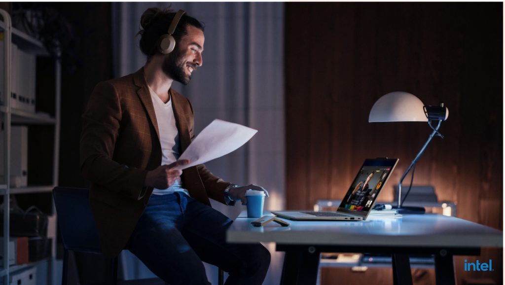 Lenovo giới thiệu loạt thiết bị và giải pháp AI mới cho doanh nghiệp hiện đại tại CES 2026 - 02 ThinkPad Rollable XD concept