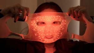 Những món đồ kỳ lạ nhất CES 2026: Có cả tai nghe biến thành loa, mặt nạ đèn LED, máy sấy tóc kiêm đèn….