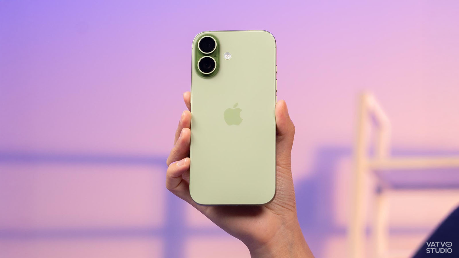 Vì sao iPhone 17 năm nay nhận được “mưa lời khen” từ cả người dùng lẫn Reviewer quốc tế?