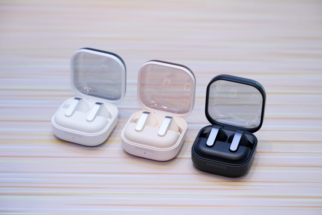 Tai nghe Galaxy Buds4 Series mới, chất âm Hi-Fi đa tầng, nhiều tính năng thông minh缩略图 Tai nghe Galaxy Buds4 Series mới, chất âm Hi-Fi đa tầng, nhiều tính năng thông minh