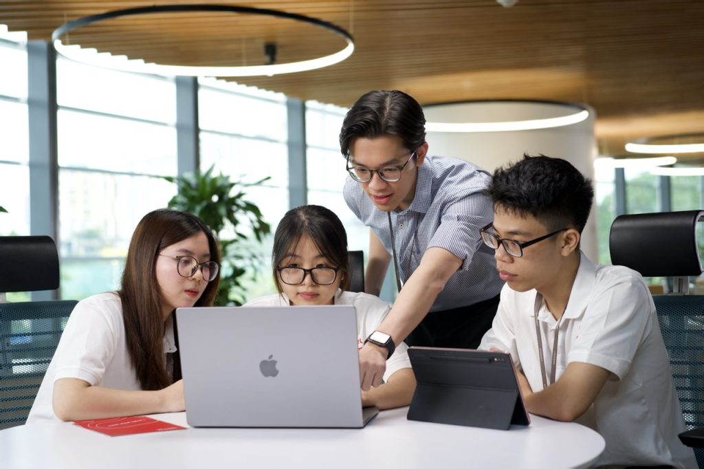 Viettel mở cổng tìm kiếm nhân sự và tài năng trẻ ở các lĩnh vực chiến lược - Viettel Future Changemakers phat trien doi ngu nhan su tre co tiem nang tro thanh cac nha quan ly