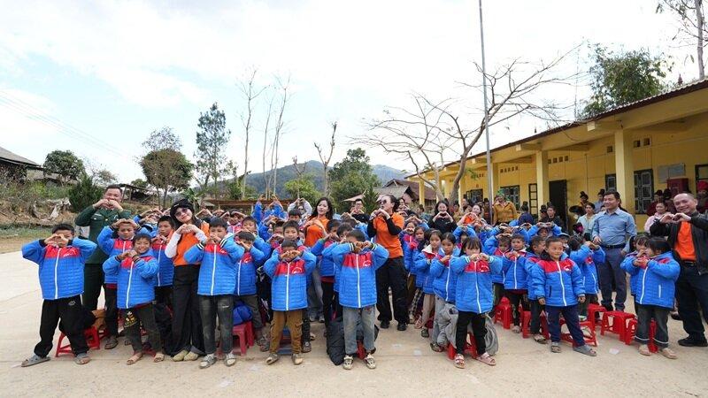 FPT Shop chung tay cùng bộ đội biên phòng mang công nghệ đến học sinh Mường Lạn